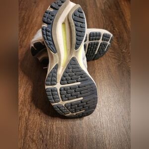 Mizuno White Athletic Shoes with Cushioned Midsole